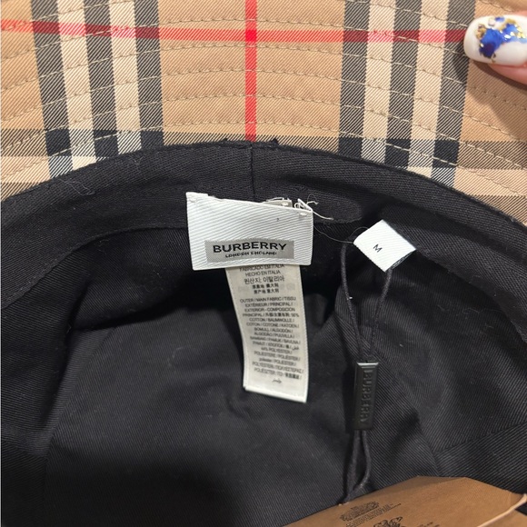 Burberry bucket hat - Picture 2 of 2